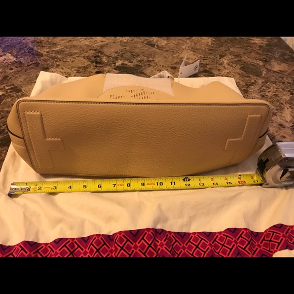 Tory burch tote - Picture 3 of 8